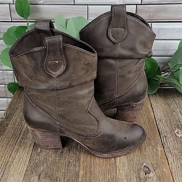 Rocket Dog Brown Ankle Boots - Picture 3 of 13